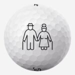 Golfbolde med ældre ægtepar med stok